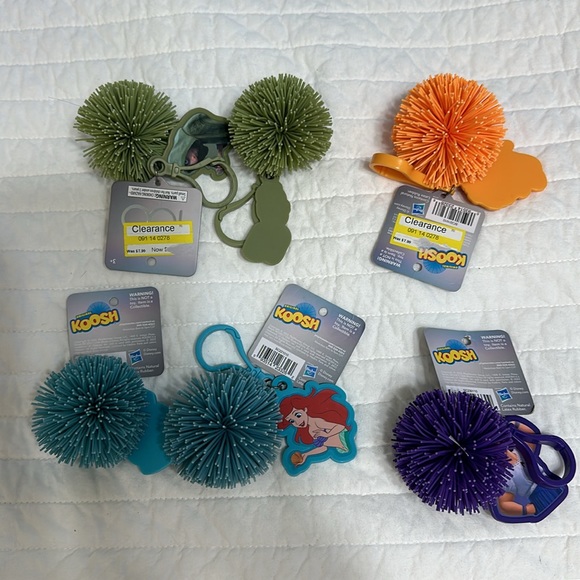 Disney lot 6  100 x Koosh | Encanto  little mermaidKoosh Ball Keychain Clip NWT - Picture 8 of 8